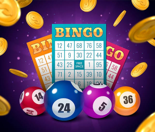 Cartelas e bolinhas coloridas de bingo